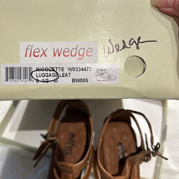 Brand New Elite by Walking Cradles Flex Wedge leather sandal.  Size 6 1/2 - Picture 4 of 8